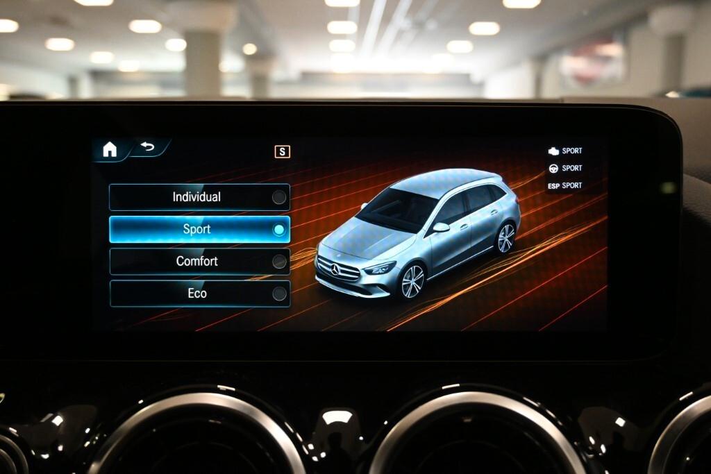 Mercedes-benz B 180 180D 115CV AUTOM. BUSINESS EXTRA ( MIRROR - PDC NAVI CRUISE FARI LED TERLECAMERA POST. )