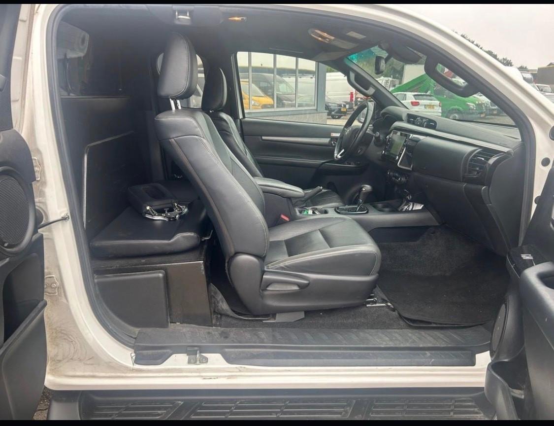 Toyota Hilux 2.8 D-4D 2WD 2 porte Chassis & Cab Active Aut. Invincibile