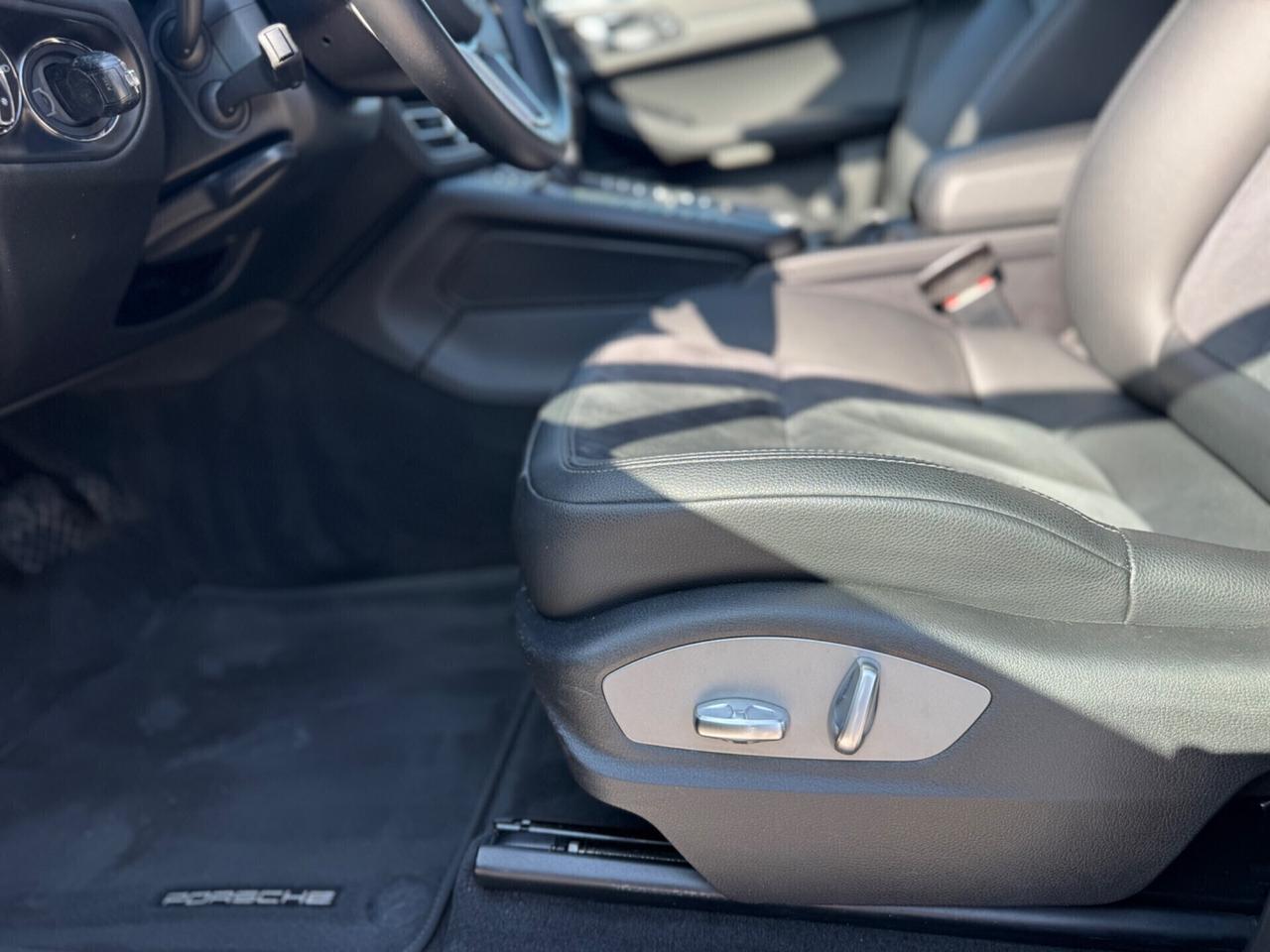 Porsche Macan 2.0 pari al nuovo