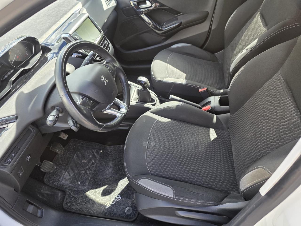 Peugeot 208 PureTech 82 5p. GPL Allure