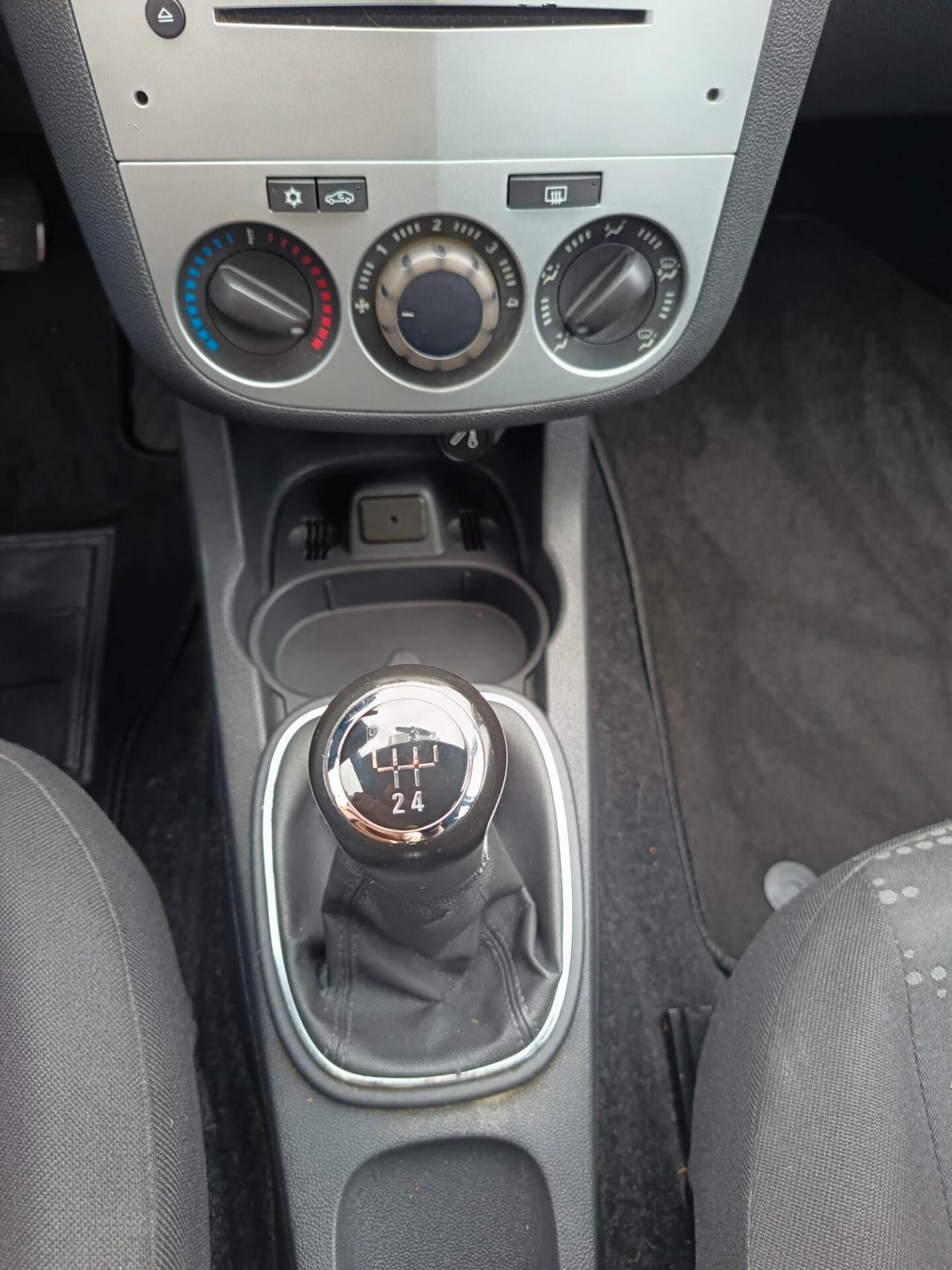 Opel Corsa 1.2 5 porte Club