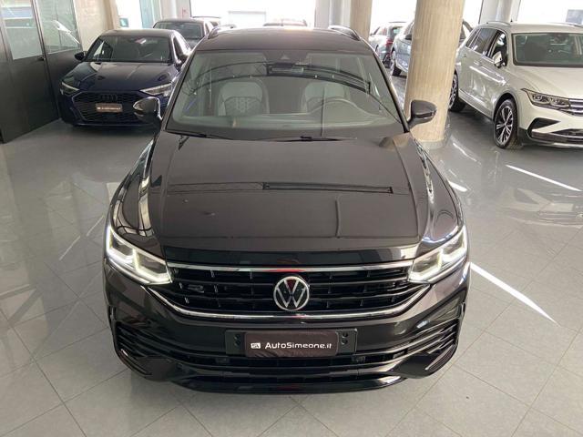 VOLKSWAGEN Tiguan 2.0 TDI 150 CV SCR DSG R-Line LUCI AMBIENTE