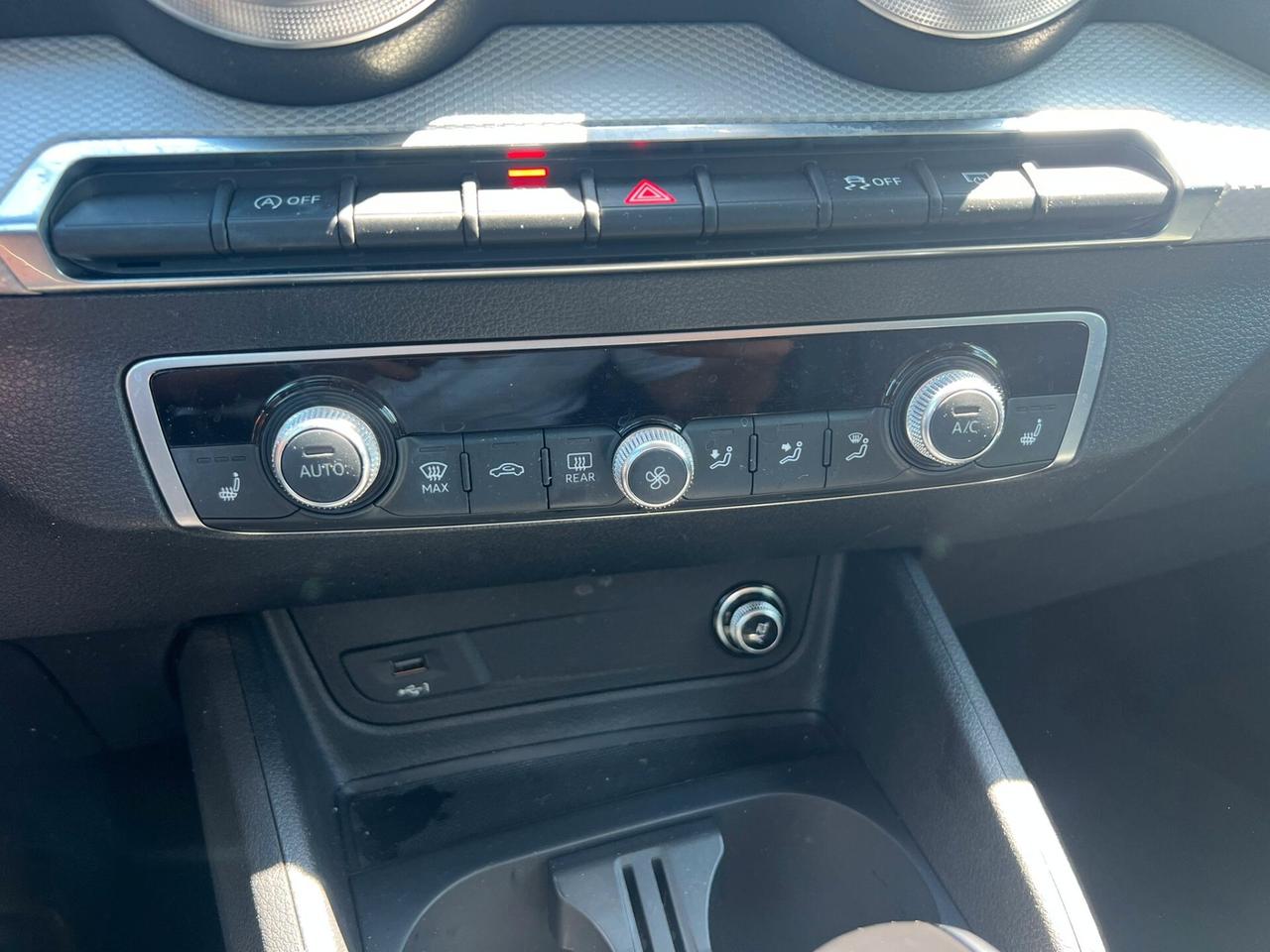 Audi Q2 30 TDI S tronic cockpit navigatore