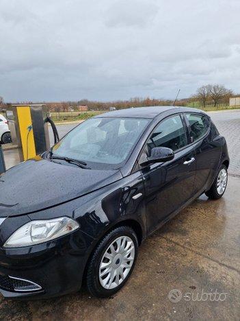 Lancia Ypsilon 2014 , auto grandinat prezzo occas.