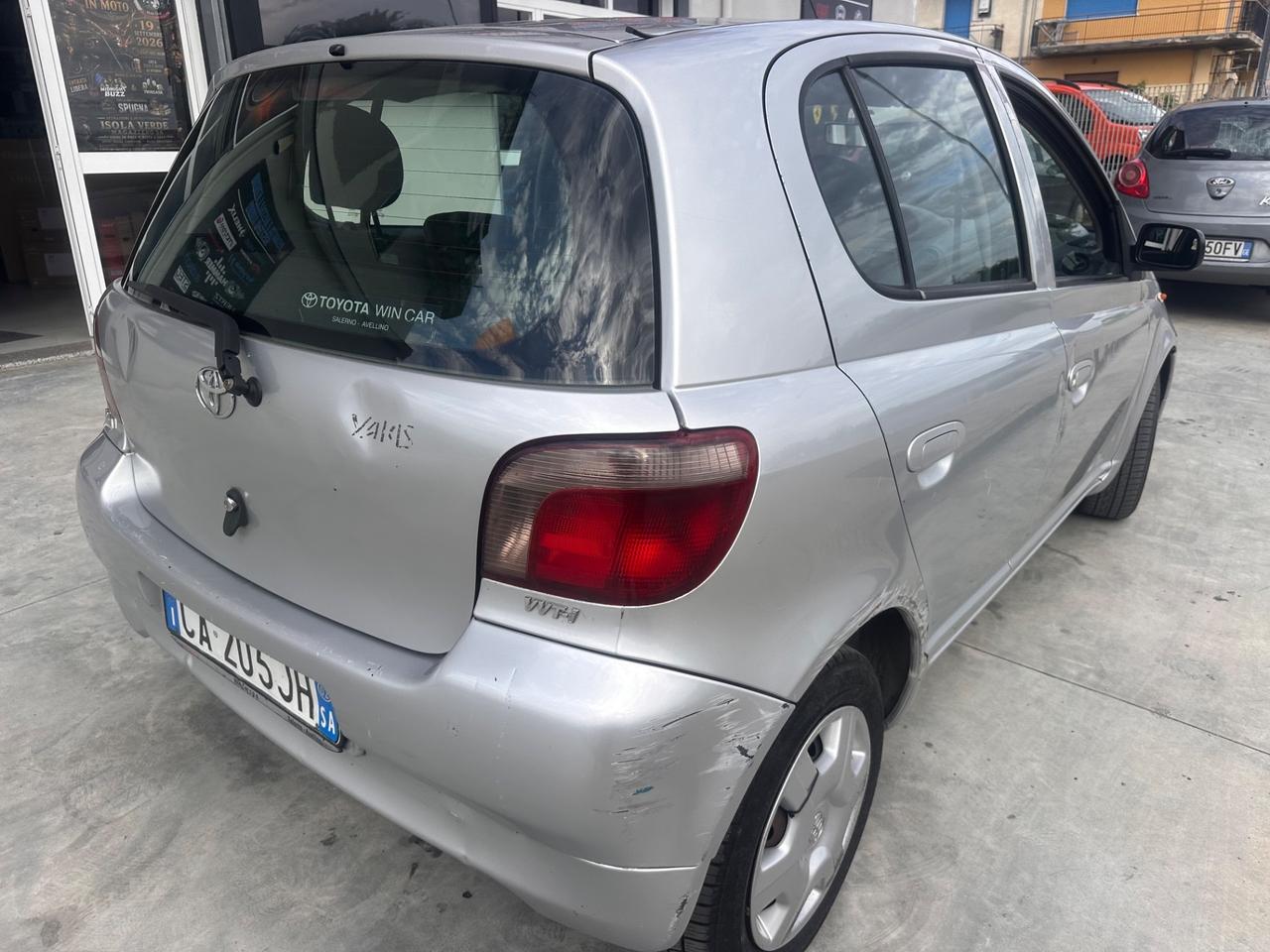 Toyota Yaris 1.0i 16V cat 5 porte Sol