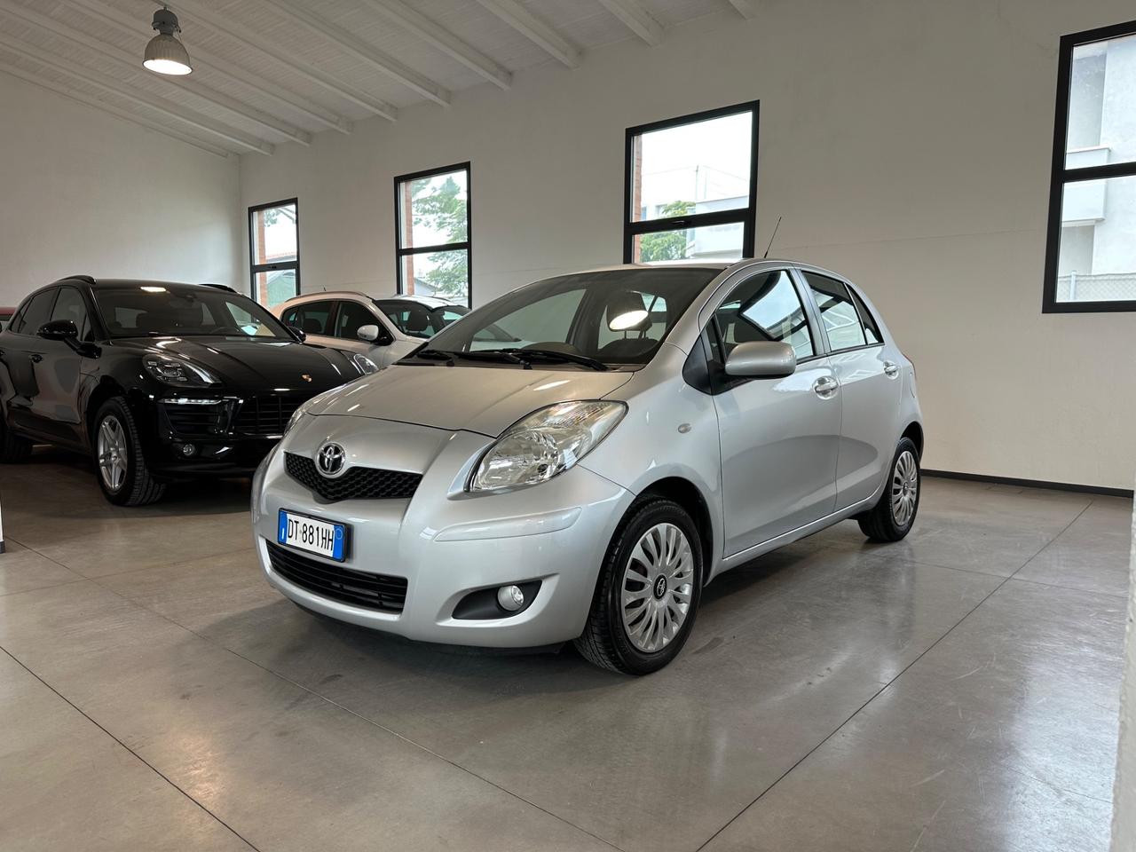 Toyota Yaris 1.0 5 porte Luxury pack