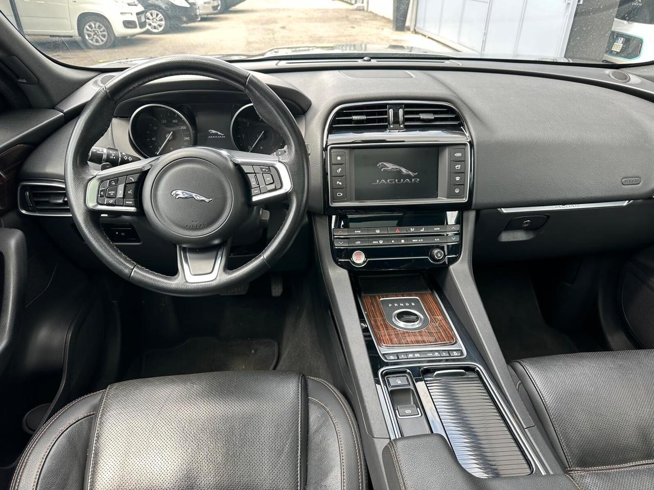 Jaguar F-Pace 2.0 D 180 CV AWD Prestige