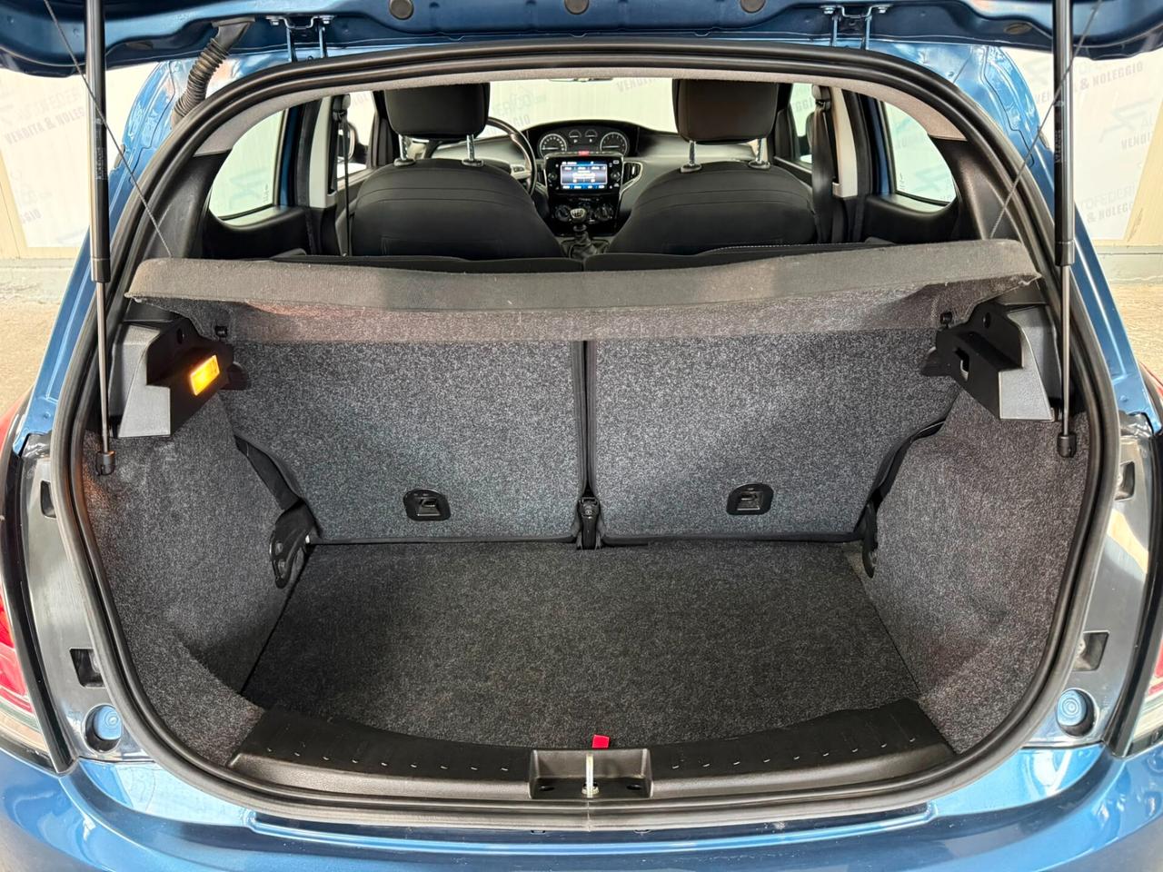 Lancia Ypsilon 1.0 Hybrid 5 porte S&S Alberta Ferretti