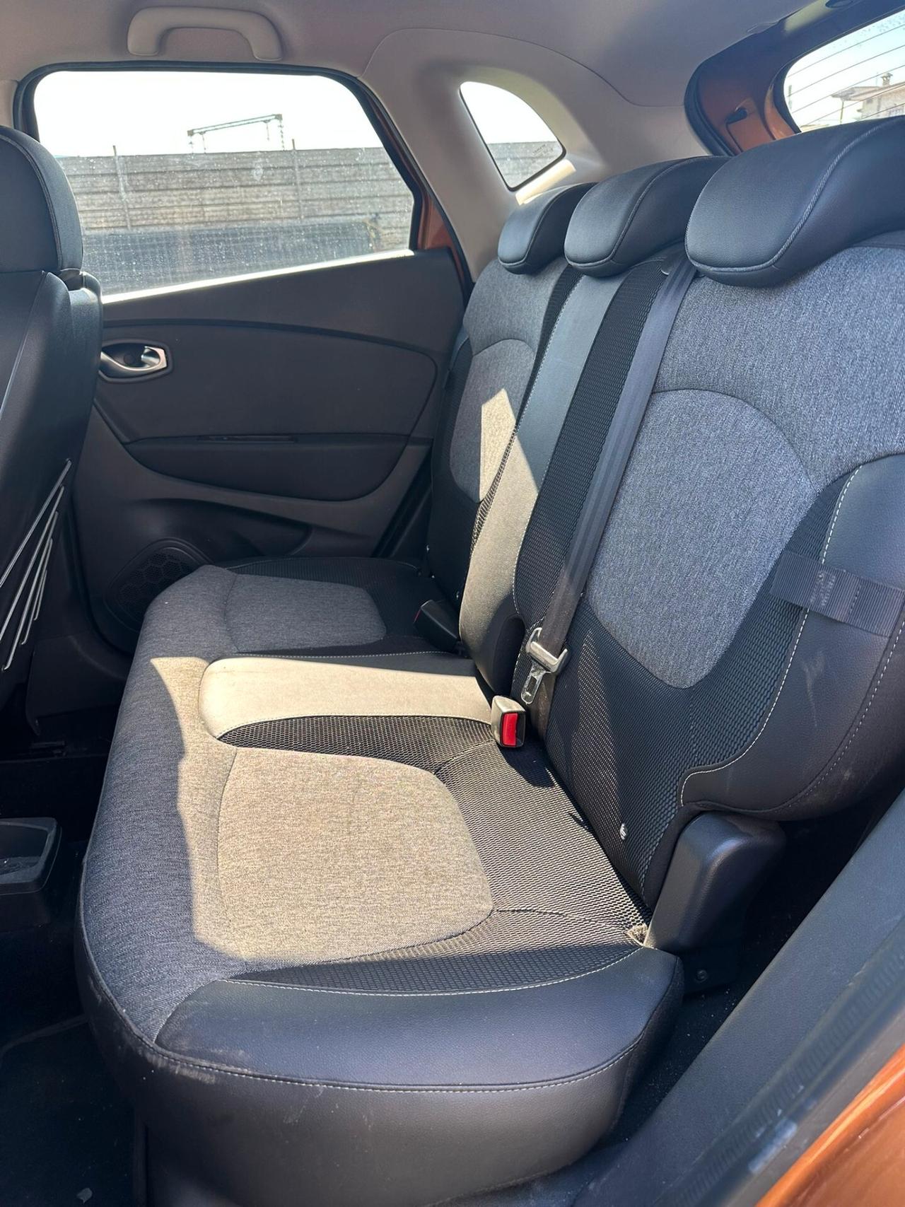 Renault Captur dCi 90 Sport Edition SINISTRATA
