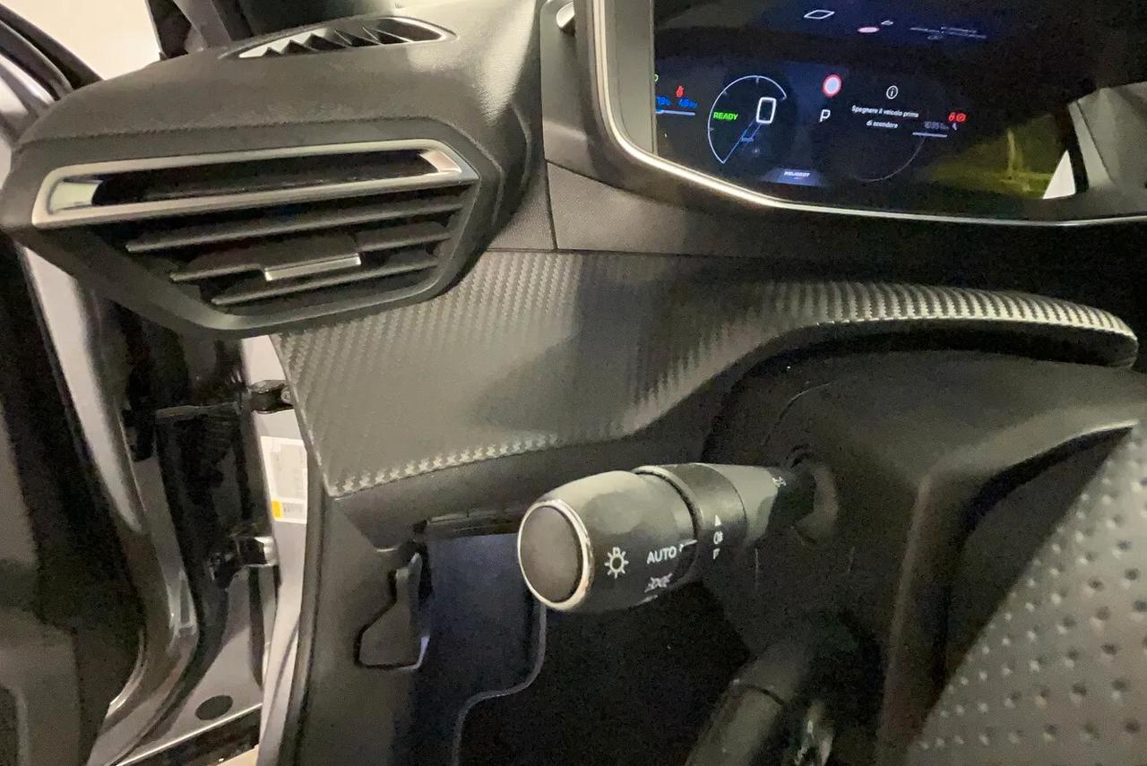 Peugeot 2008 motore elettrico 136 CV Active