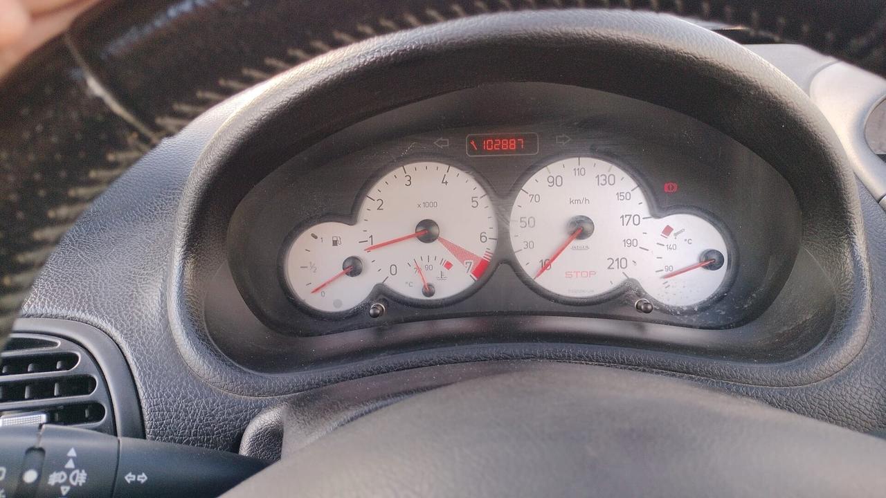 Peugeot 206 1.6 16V CC TUTTO FUNZIONANTE SENZA UN GRAFFIO 100.000KM