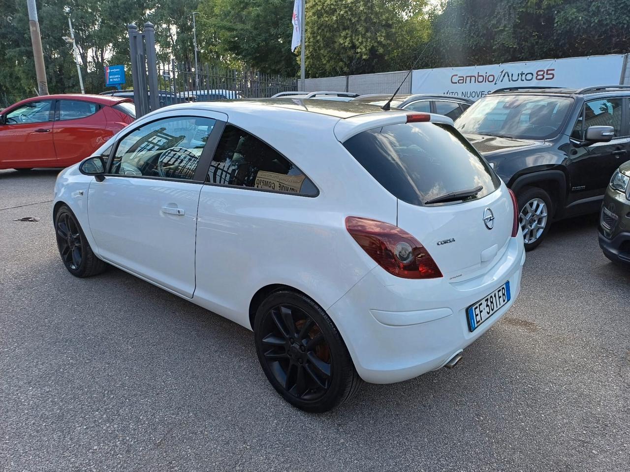 Opel Corsa 1.2 3 porte b-color