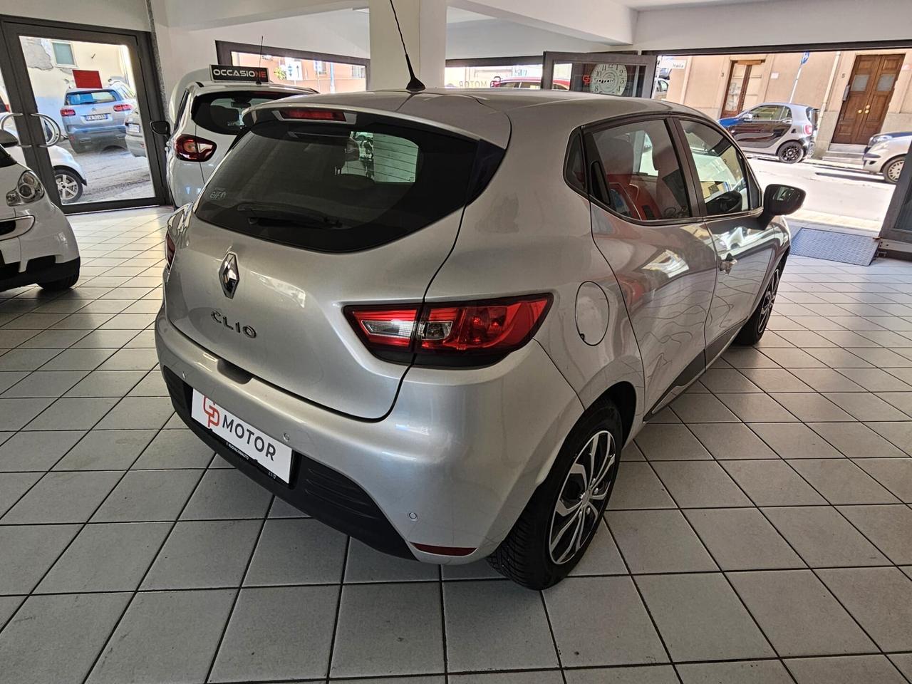 Renault Clio TCe 12V 75 CV 5 porte Moschino Intens