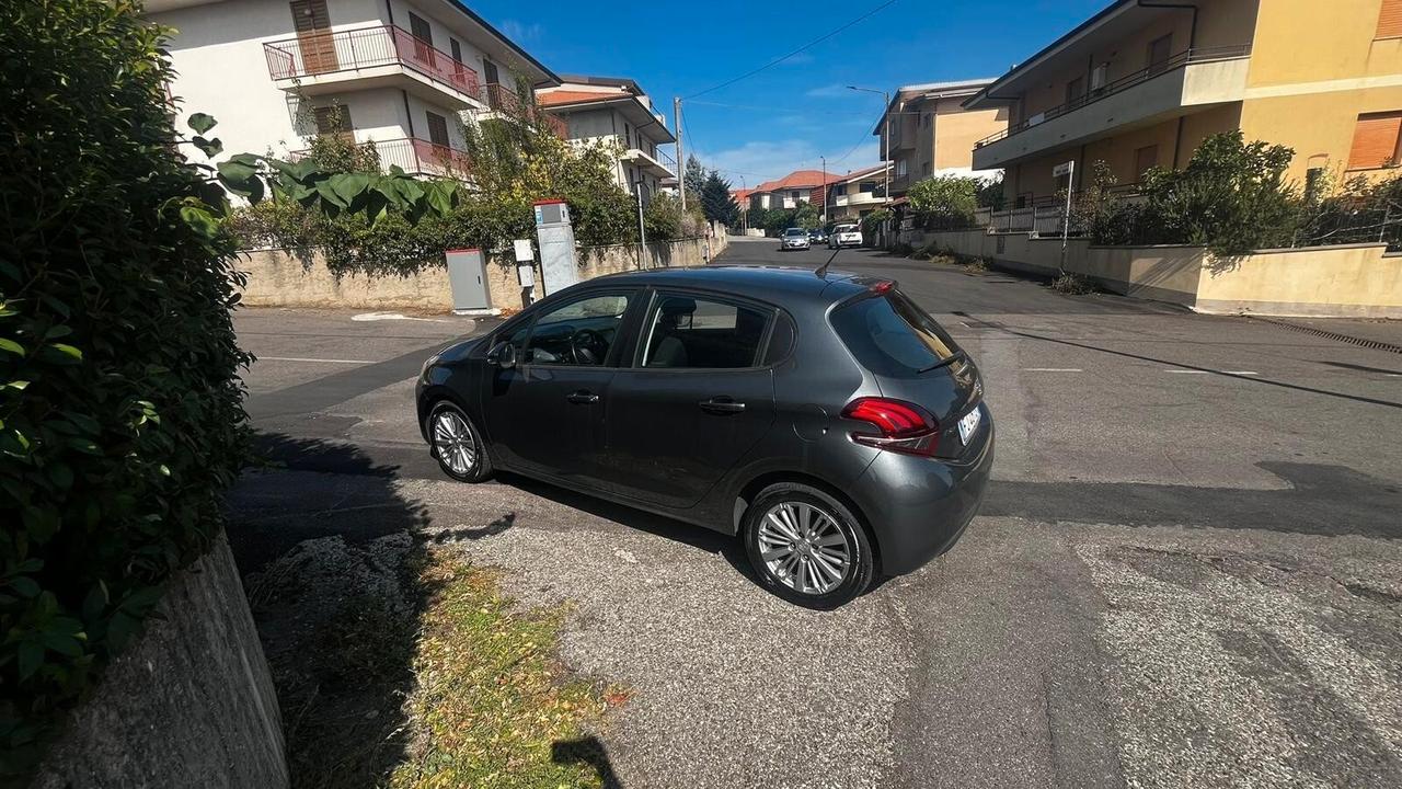 Peugeot 208 BlueHDi 100 5 porte Allure