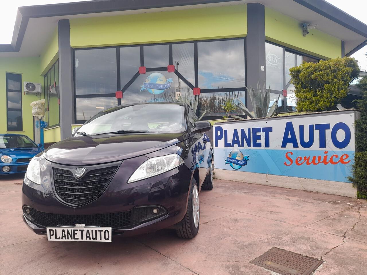 Lancia Ypsilon 0.9 TwinAir 85 CV 5 porte Metano Ecochic Silver