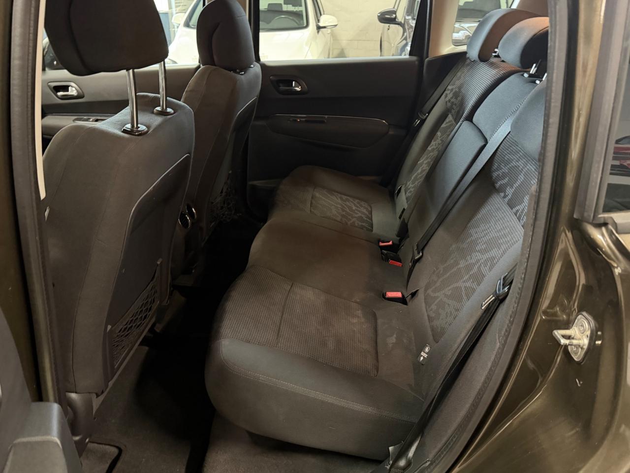 Peugeot 3008 1.6 HDi 115CV Allure