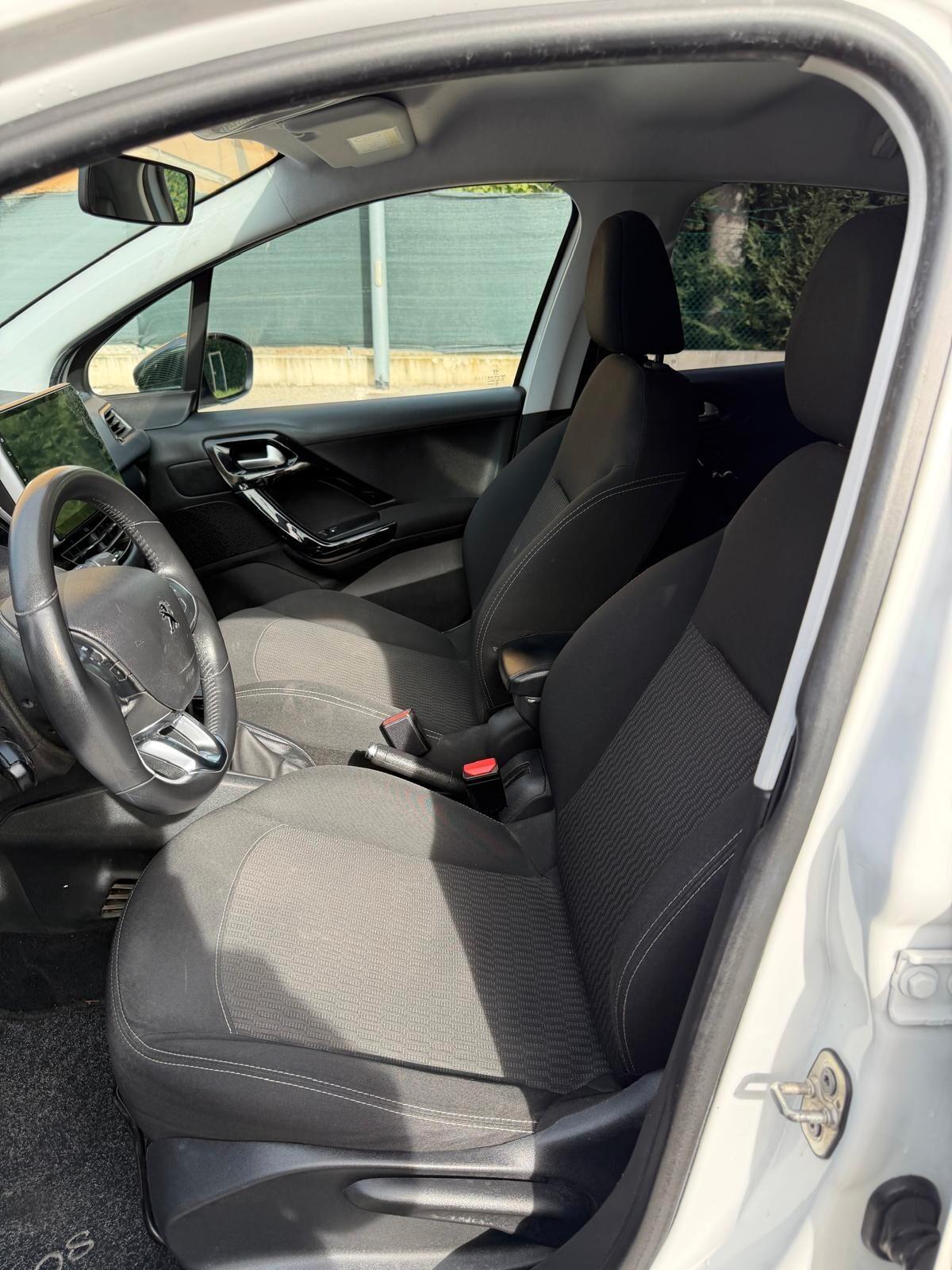 Peugeot 208 1.2 - NEOPATENTATI - 12 MESI DI GARANZIA -