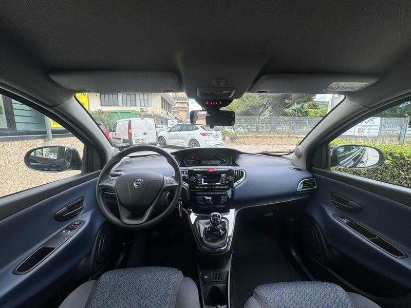 Lancia Ypsilon 1.0 FireFly Hybrid 70cv MT6 Silver S&S - 5 posti