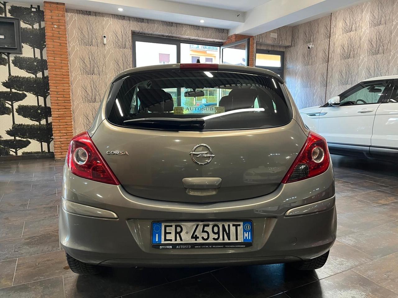 Opel Corsa 1.2 3 porte b-color