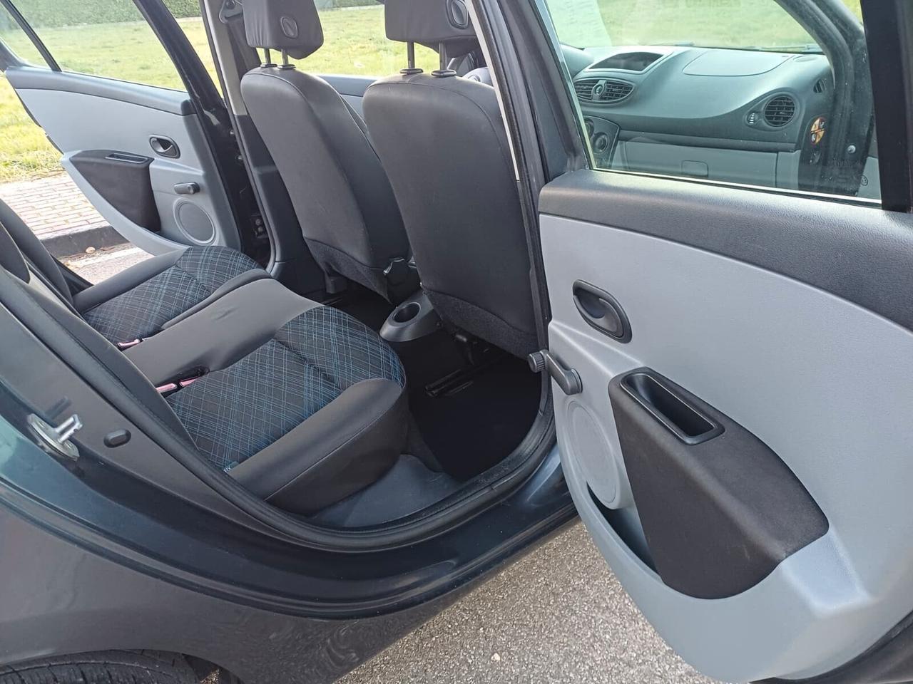Renault Clio 1.2 16V 5 porte Luxe