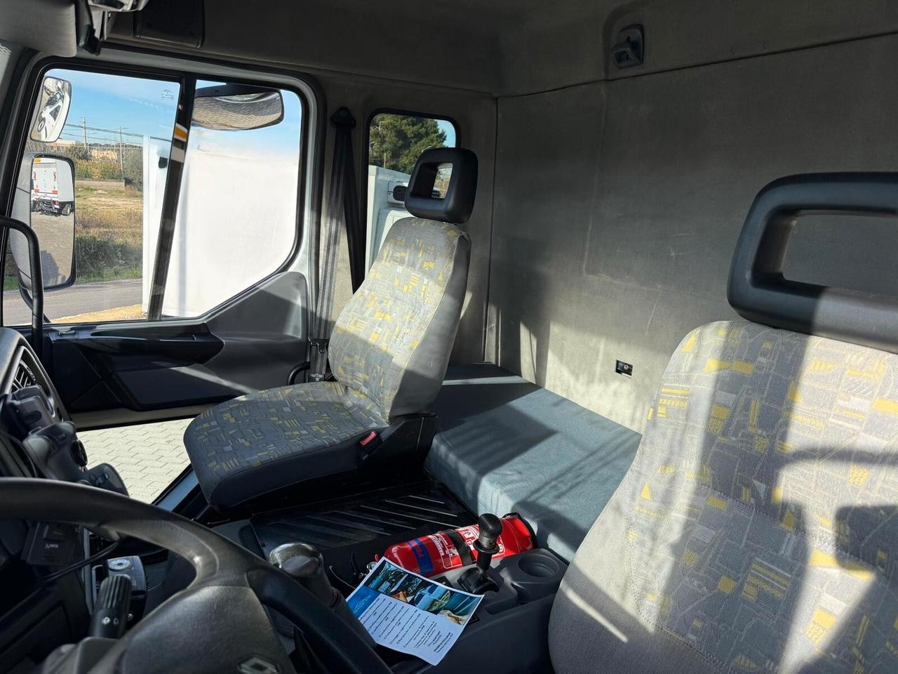 RENAULT MIDLUM 180 Carro attrezzi