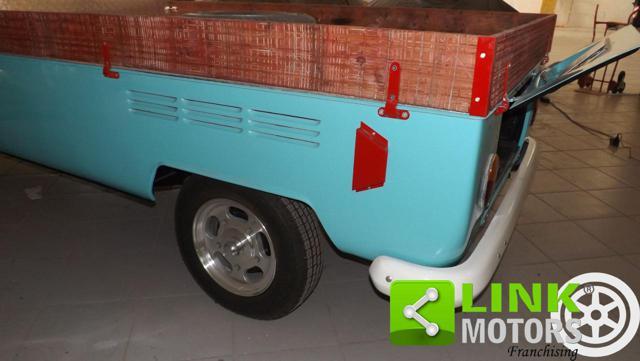 VOLKSWAGEN T2 26B1 con cassone completamente restaurato