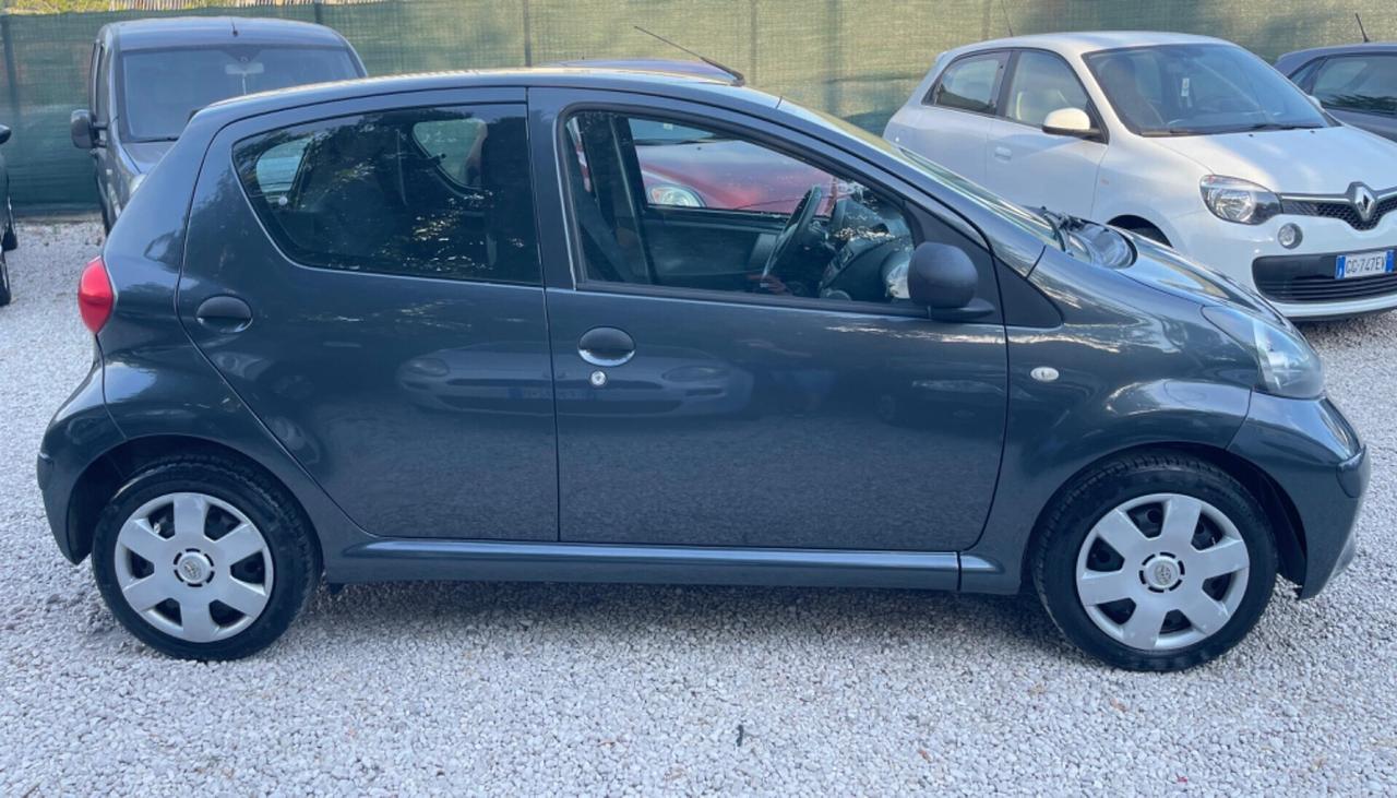 Toyota Aygo 1.0 12V VVT-i 5 porte Sound