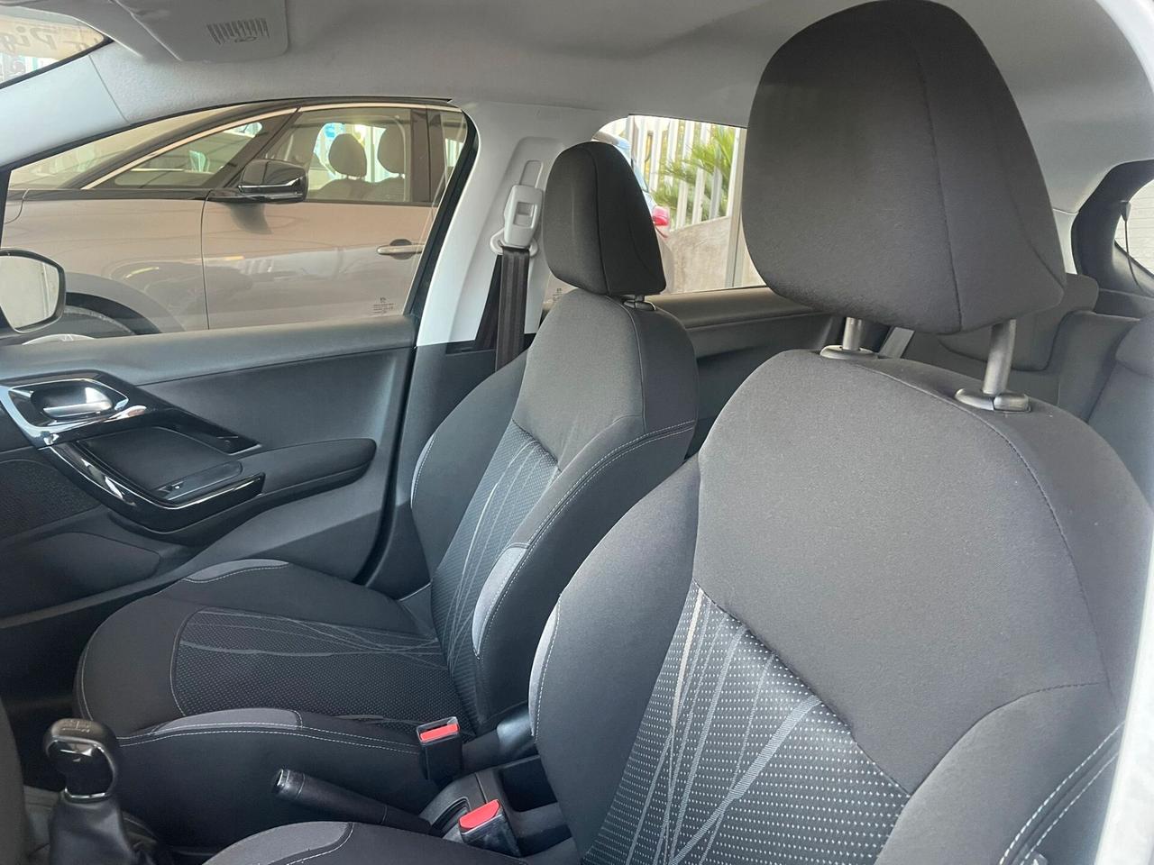 Peugeot 208 1.4 HDi 68 CV 5 porte Allure