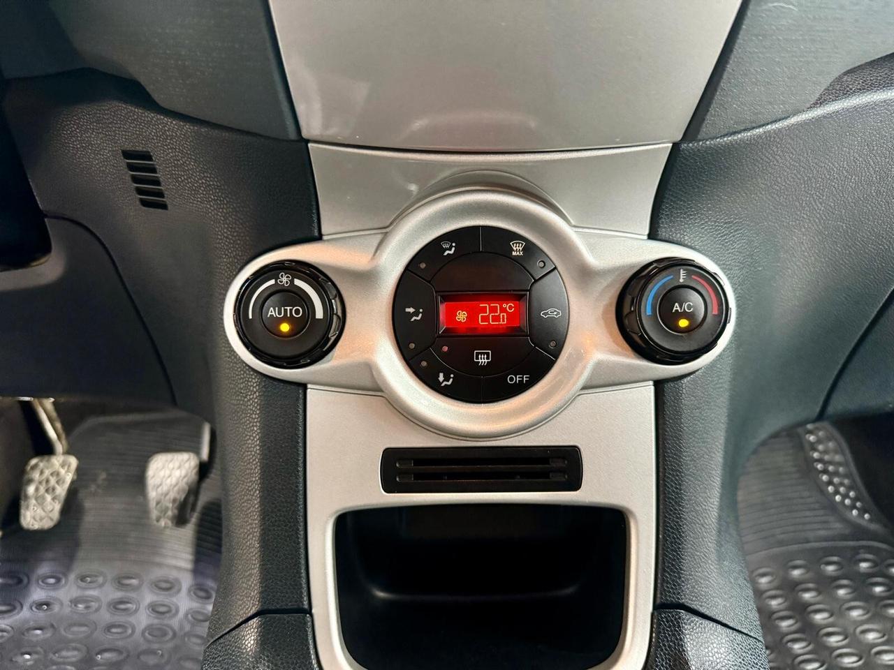 Ford Fiesta 1.4 97cv 5 porte GPL Titanium 2010