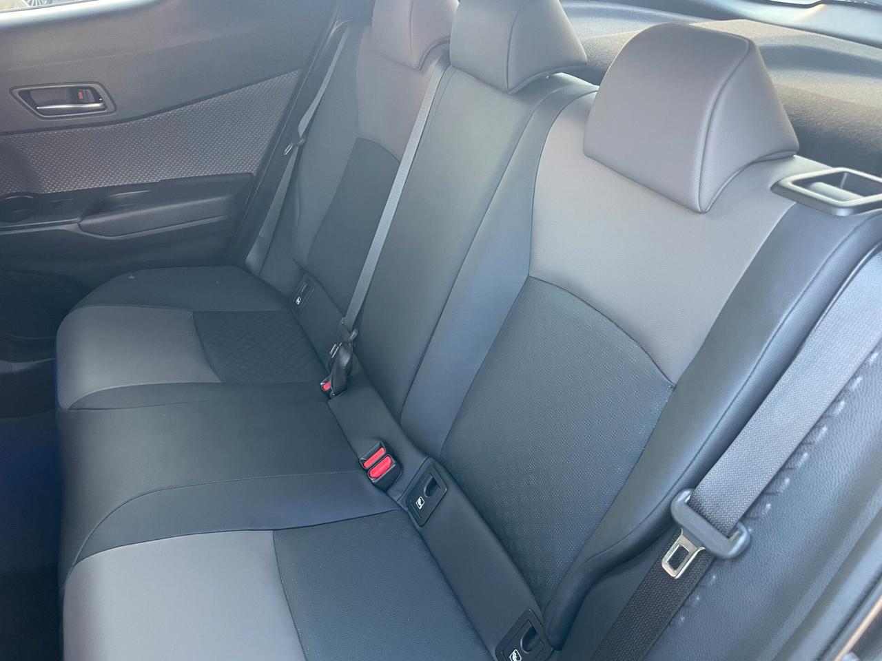 Toyota C-HR 2.0h luxury e-cvt SUPER FULL OPTIONAL