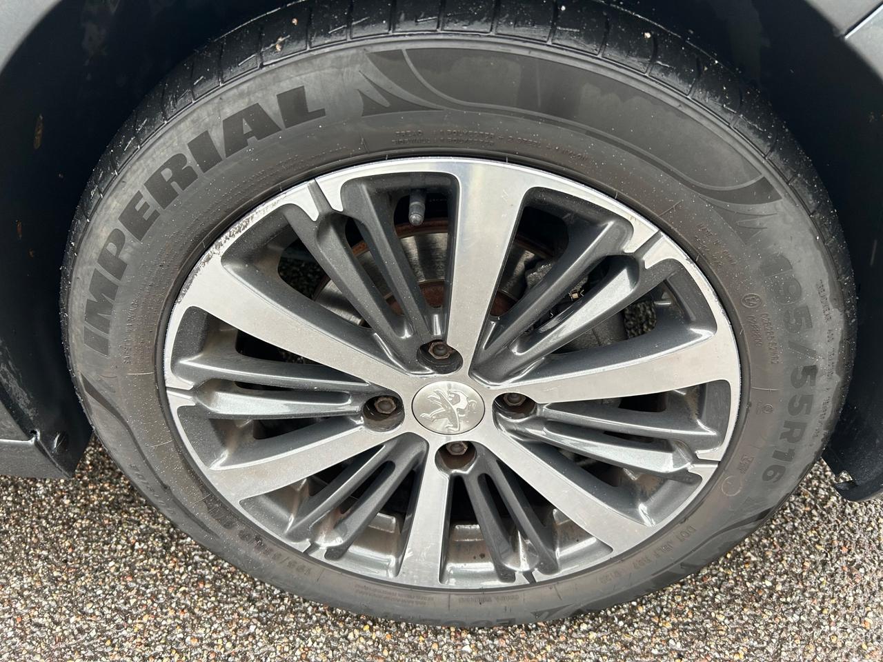 Peugeot 208 PureTech 82 5 porte Allure*Solo 82000 Km *