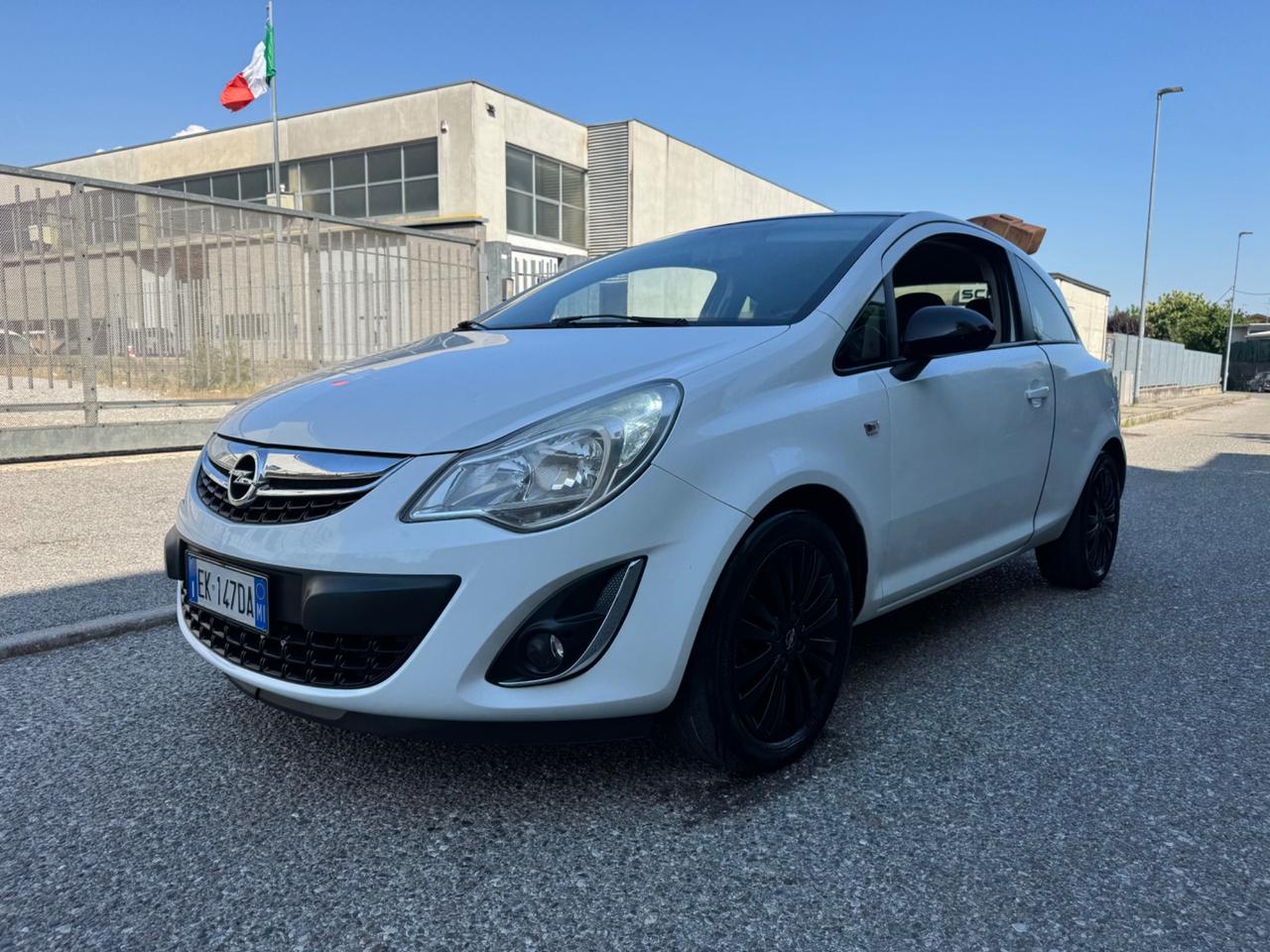 Opel Corsa Benzina e Gpl idonea ai Neopatentati
