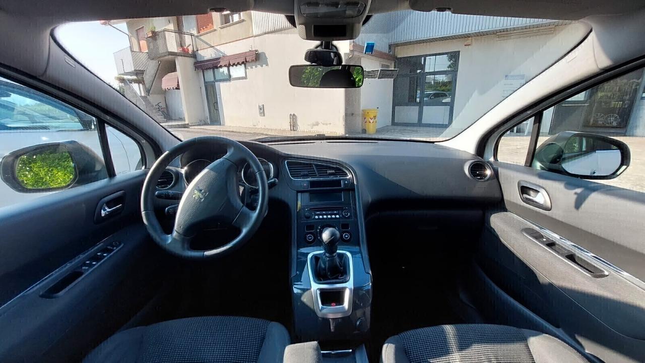 Peugeot 5008 1.6 Diesel 7 Posti Neopatentati