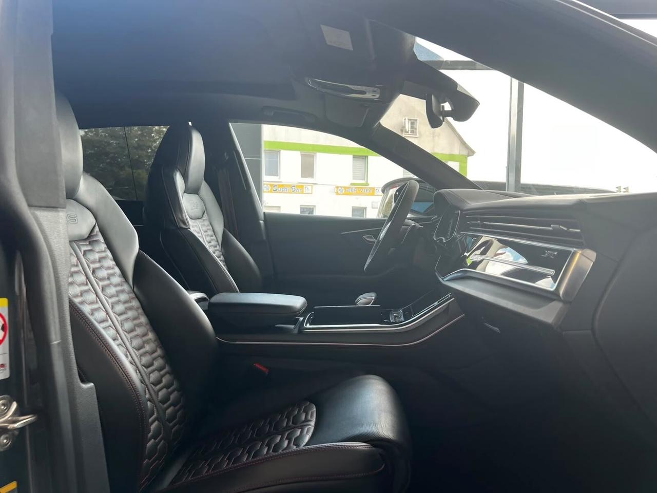 Audi Q8 RS TFSI V8 quattro tiptronic