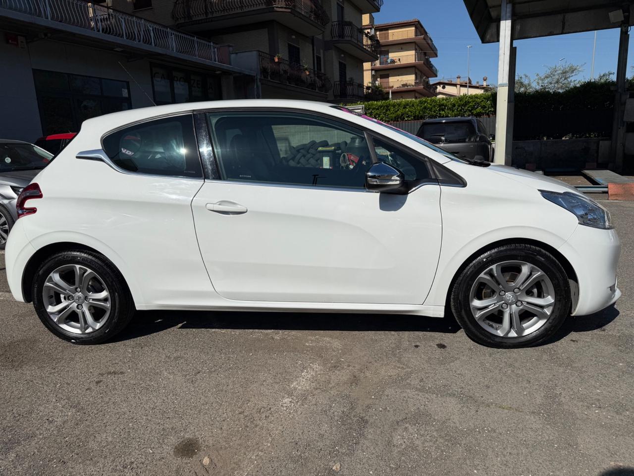 Peugeot 208 1.6 e-HDi 92 CV Stop&Start 3 porte Allure