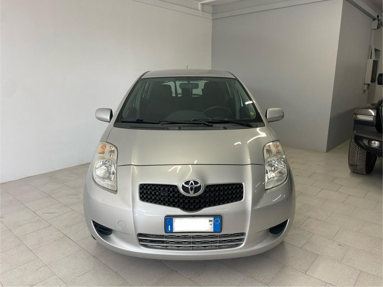 Toyota Yaris 1.0 5 porte Navi km 139.000 Perfetta !