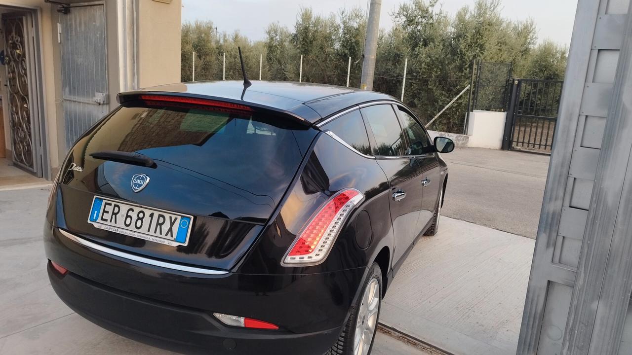 Lancia Delta 1.6 MJT DPF 105 CV Silver