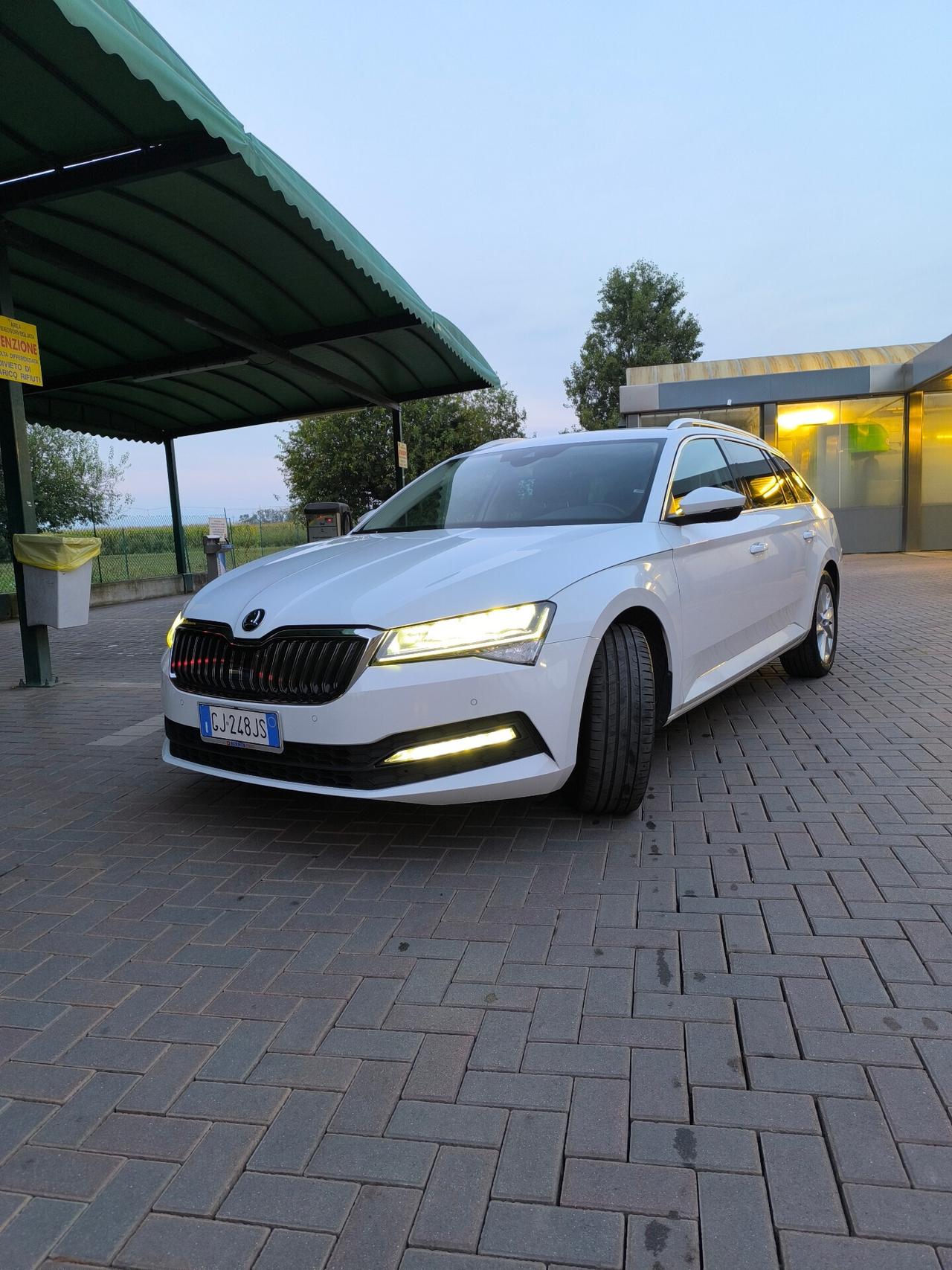 Skoda Superb 2.0 TDI EVO 150 CV SCR DSG Wagon Executive