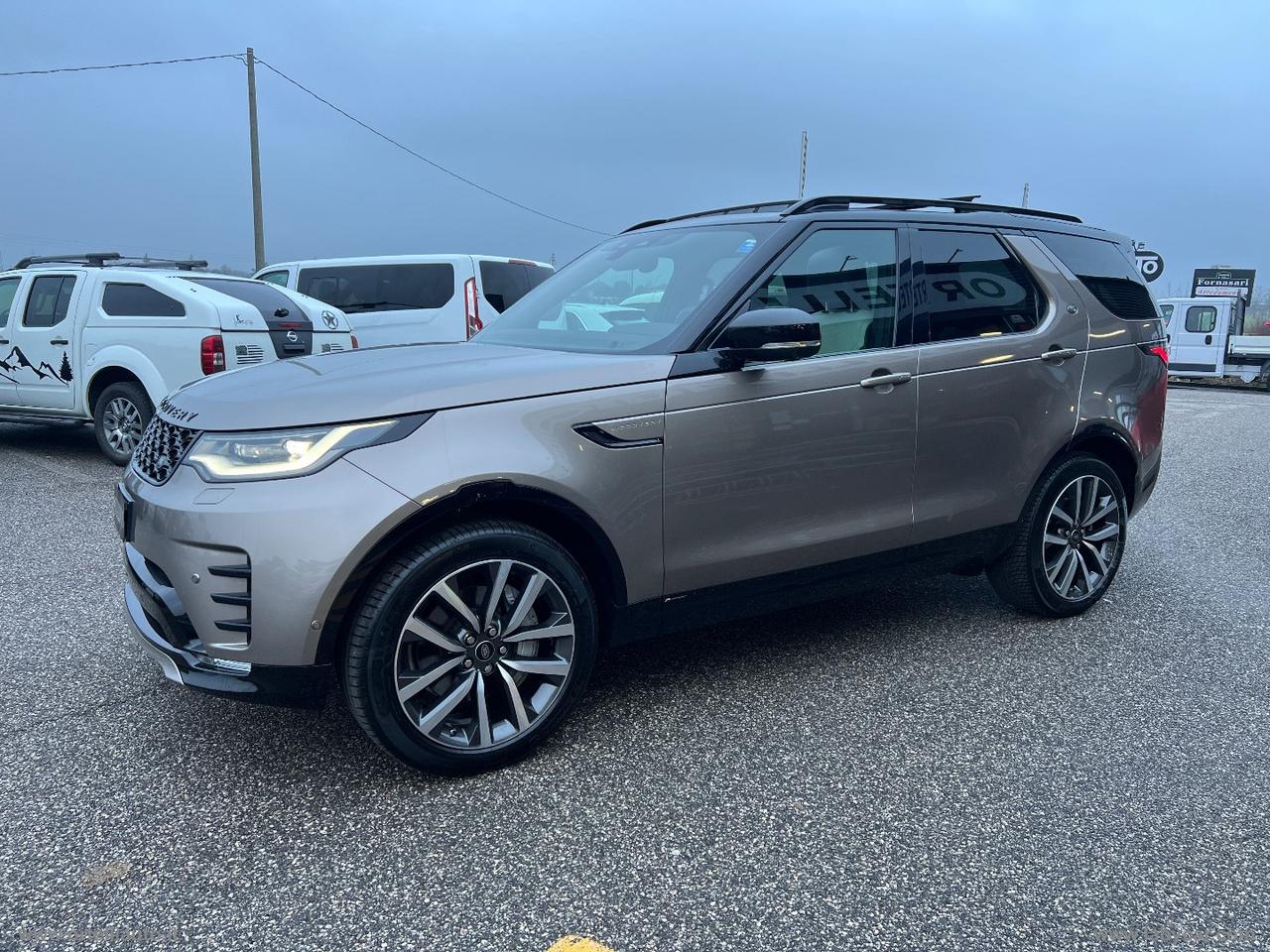 LAND ROVER Discovery 3.0D I6 249CV R-Dyn. SE 7 POSTI