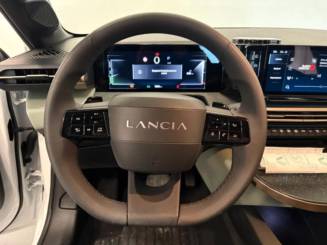 Lancia Ypsilon 1.2 mhev Edizione Cassina e-dct