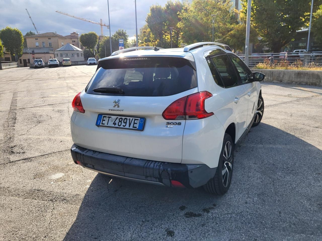 PEUGEOT 2008 1,6 HDI-TETTO PANOR-NAVI-3 REVISIONI