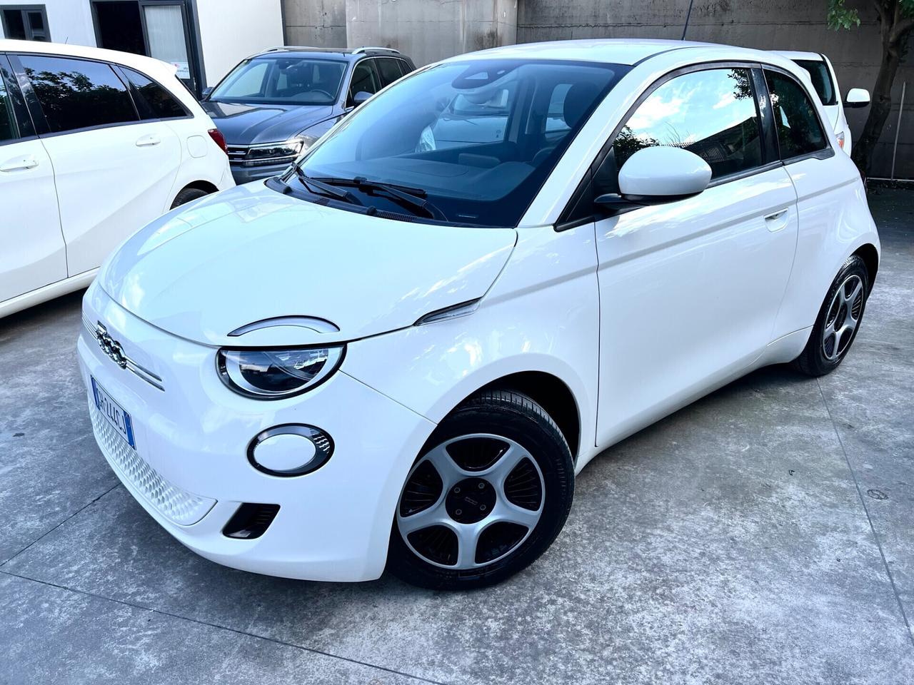 Fiat 500 500e Berlina 42 kWh La Prima