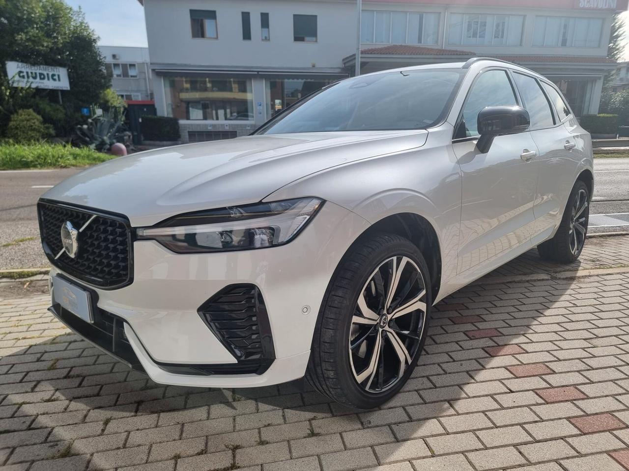 Volvo XC 60 XC60 B4 (d) AWD automatico Ultimate Dark
