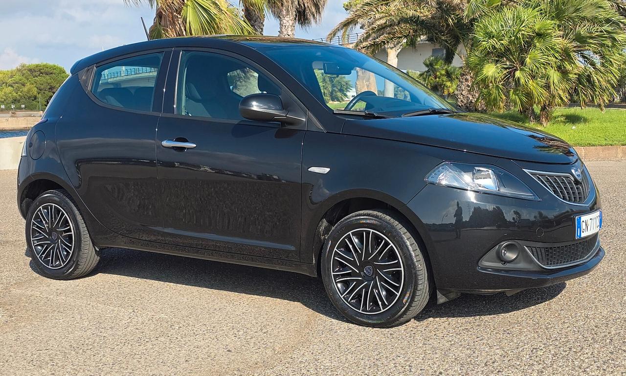 Lancia Ypsilon 1.0 FireFly 5 porte S&S Hybrid Alberta Ferretti