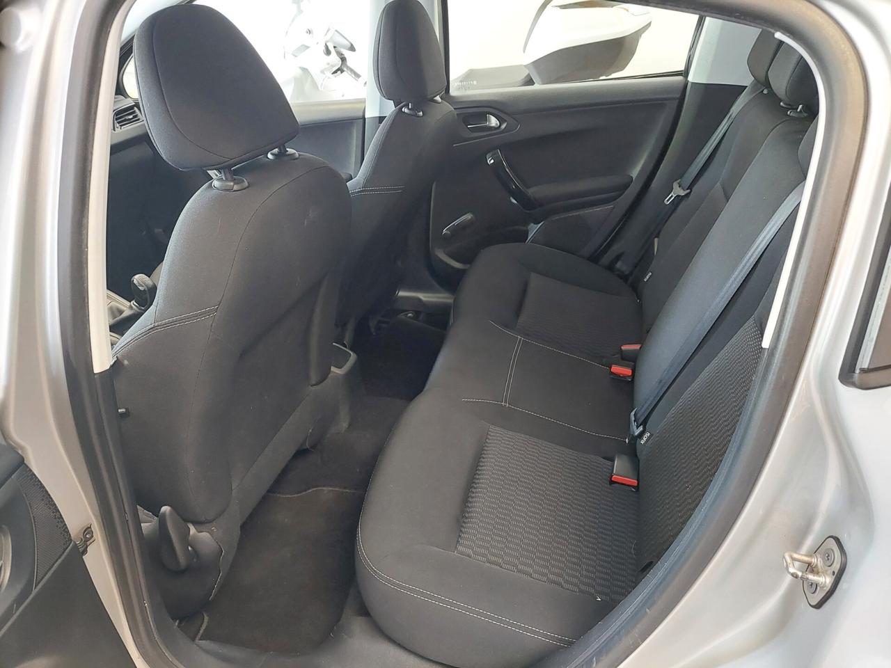 Peugeot 208 PureTech 82 5 porte Allure