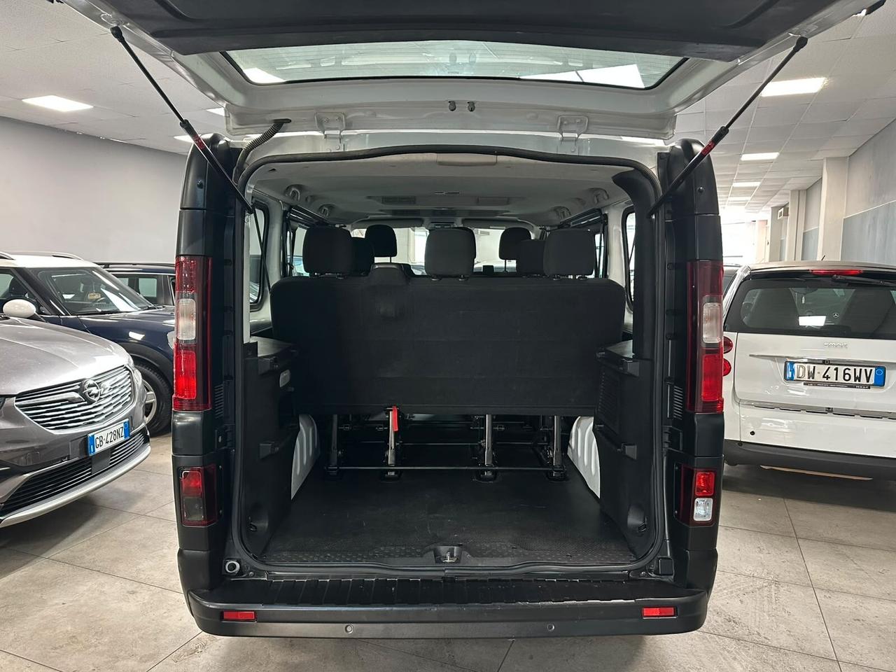 Nissan Primastar 2.0 dCi 110CV PC-TN Bus