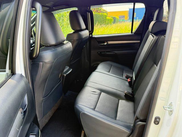 TOYOTA Hilux 2.8 D A/T 4WD Double Cab Invincible IVA ESPOSTA