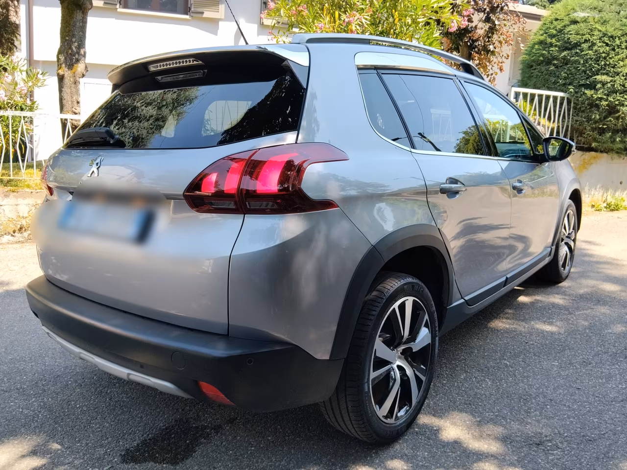 Peugeot 2008 BlueHDi 120 EAT6 S&S Allure