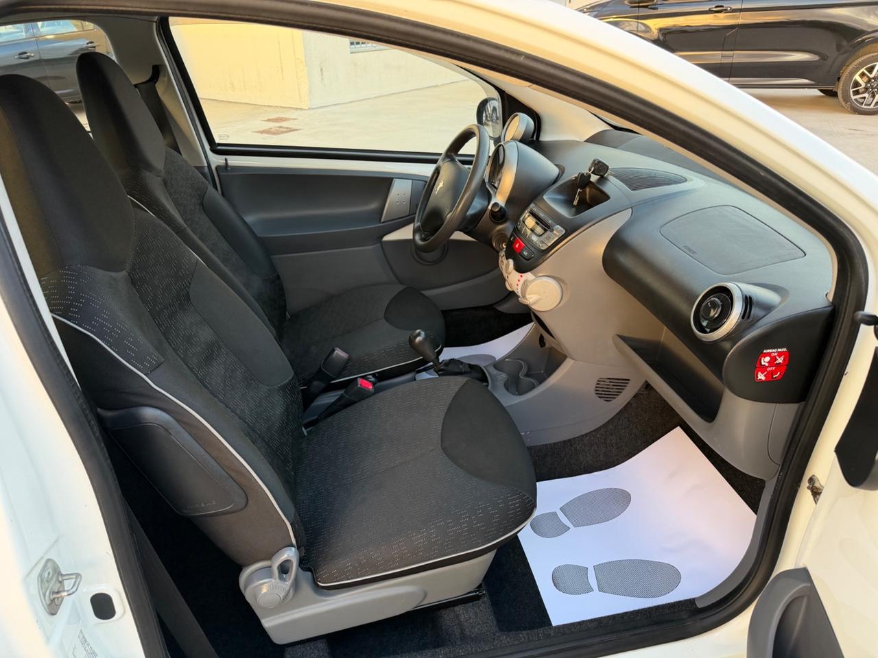Peugeot 107 1.0 68CV 3p. “75 Mila Km” 2011