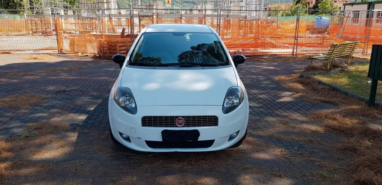 Fiat Grande Punto 1.3 MJT 90 CV 5 porte cruise control,cerchi in lega da 16, mp3,usb,comandi al volante